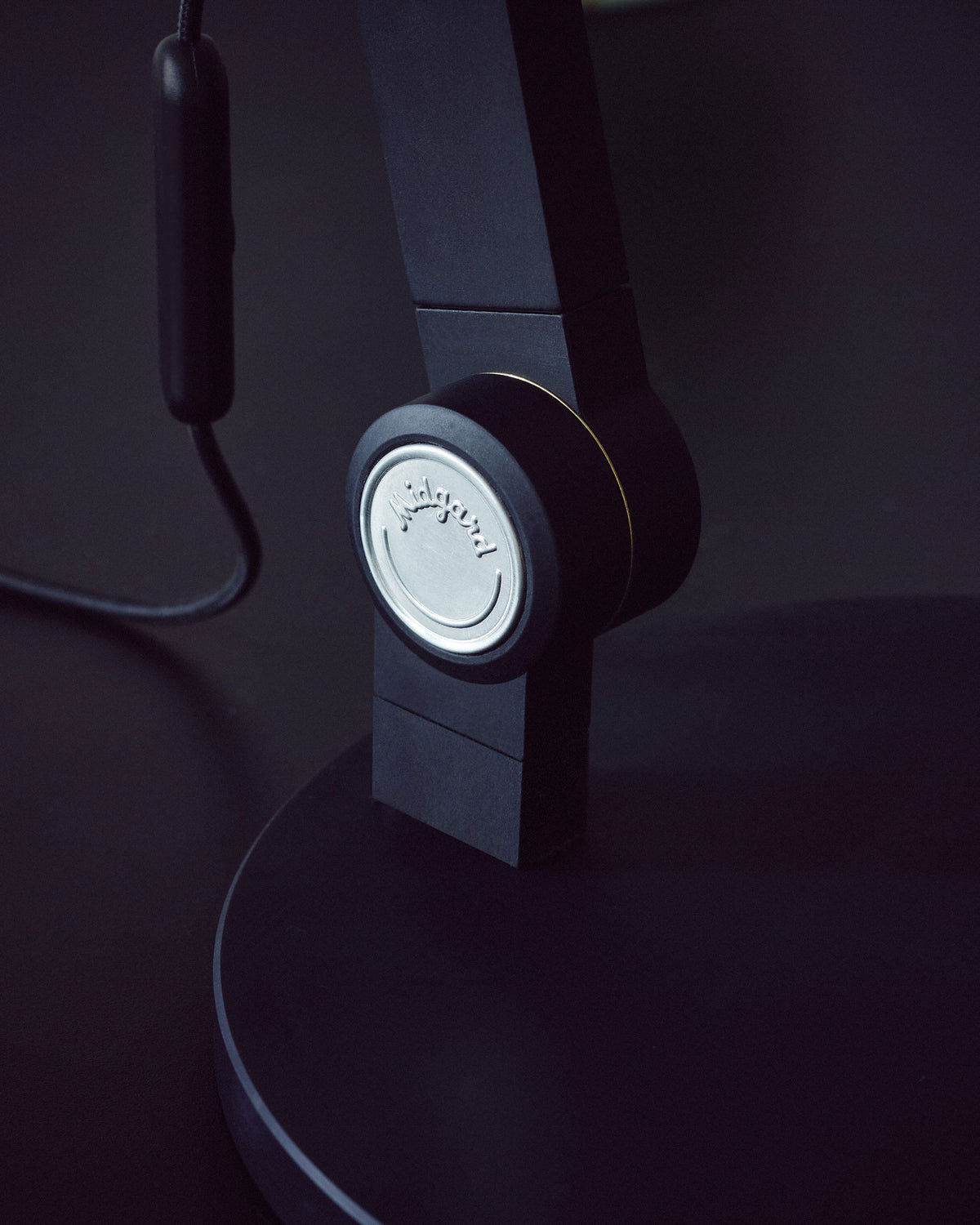 Detail of the Midgard Modular NEO table lamp showing the patented joints and dimm switch