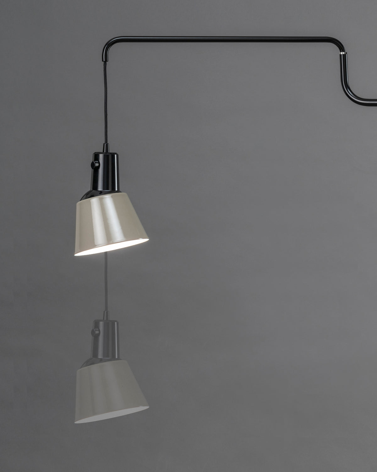 K830 wall by Midgard with double enamelled metal shade and stepless height adjustment