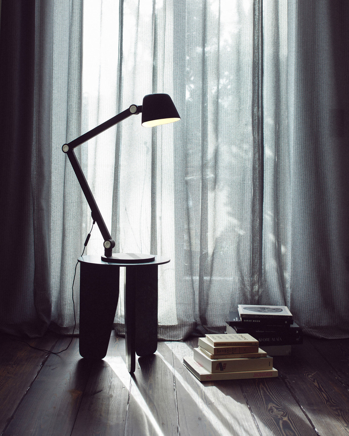 Midgard Modular NEO Bauhaus LED table lamp in a contemporary interior