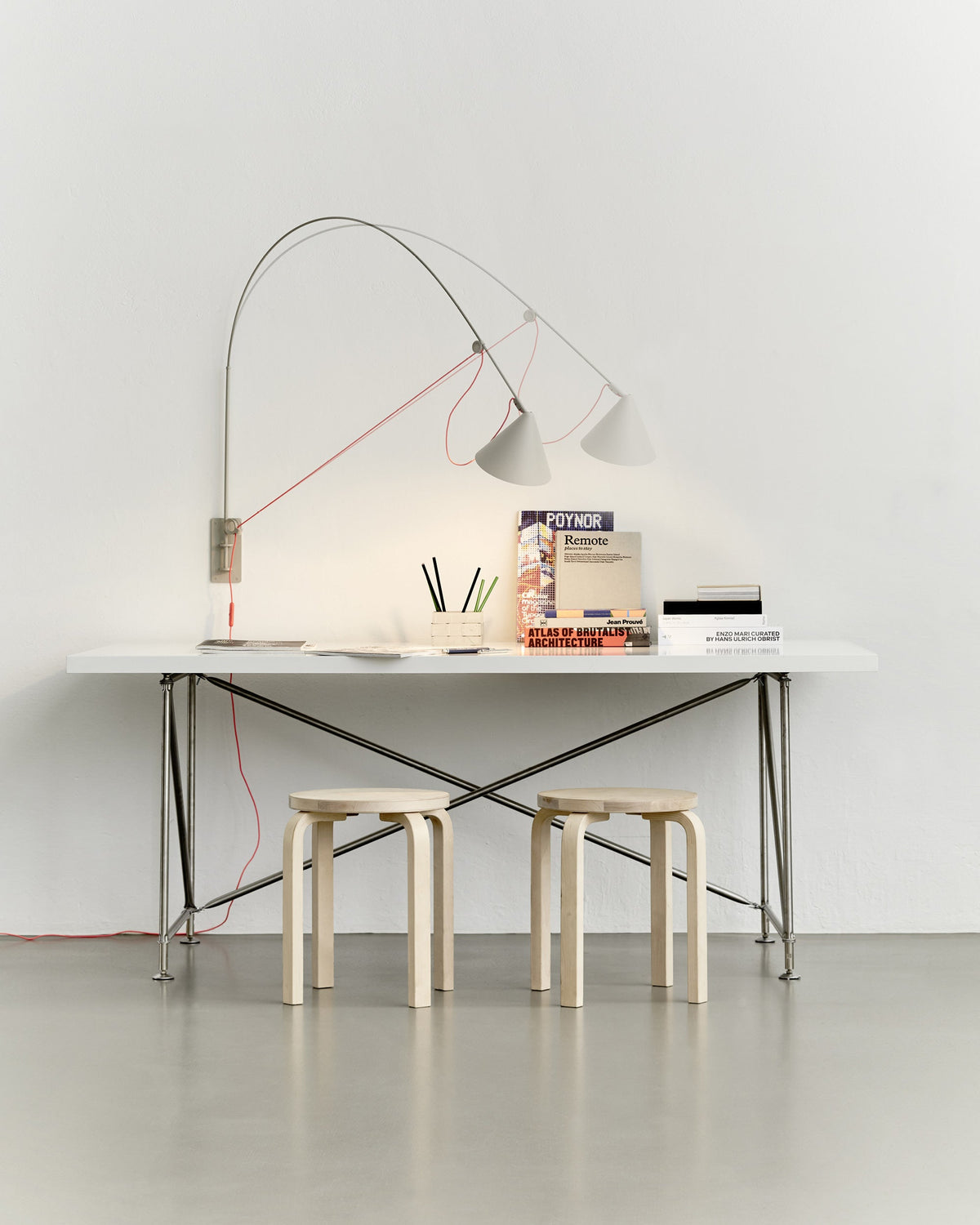 Midgard AYNO L adjustable wall lamp in silk grey in a modern dining interior