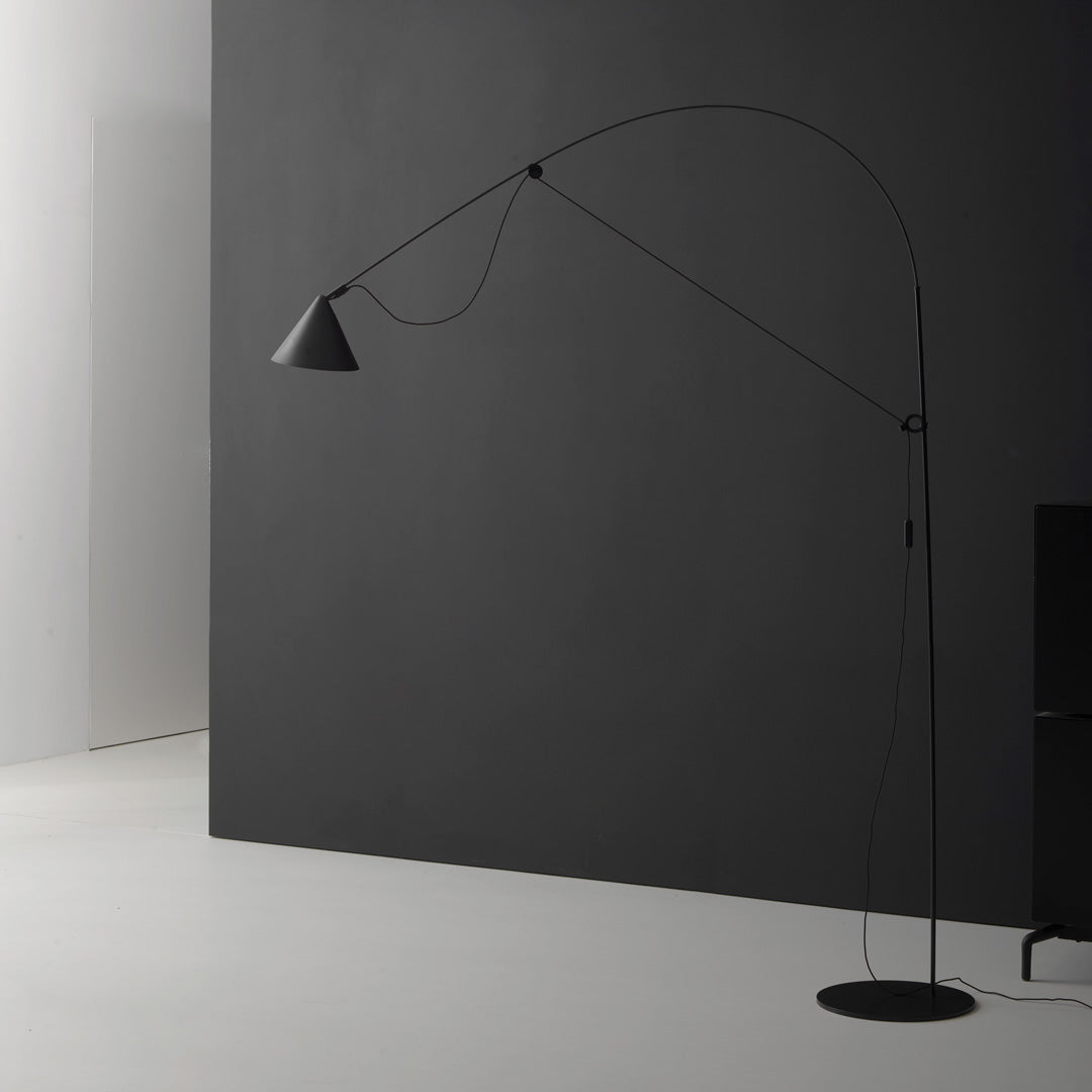 AYNO floor lamp in black, minimalist black floor lamp with flexible arm, perfect for modern living rooms