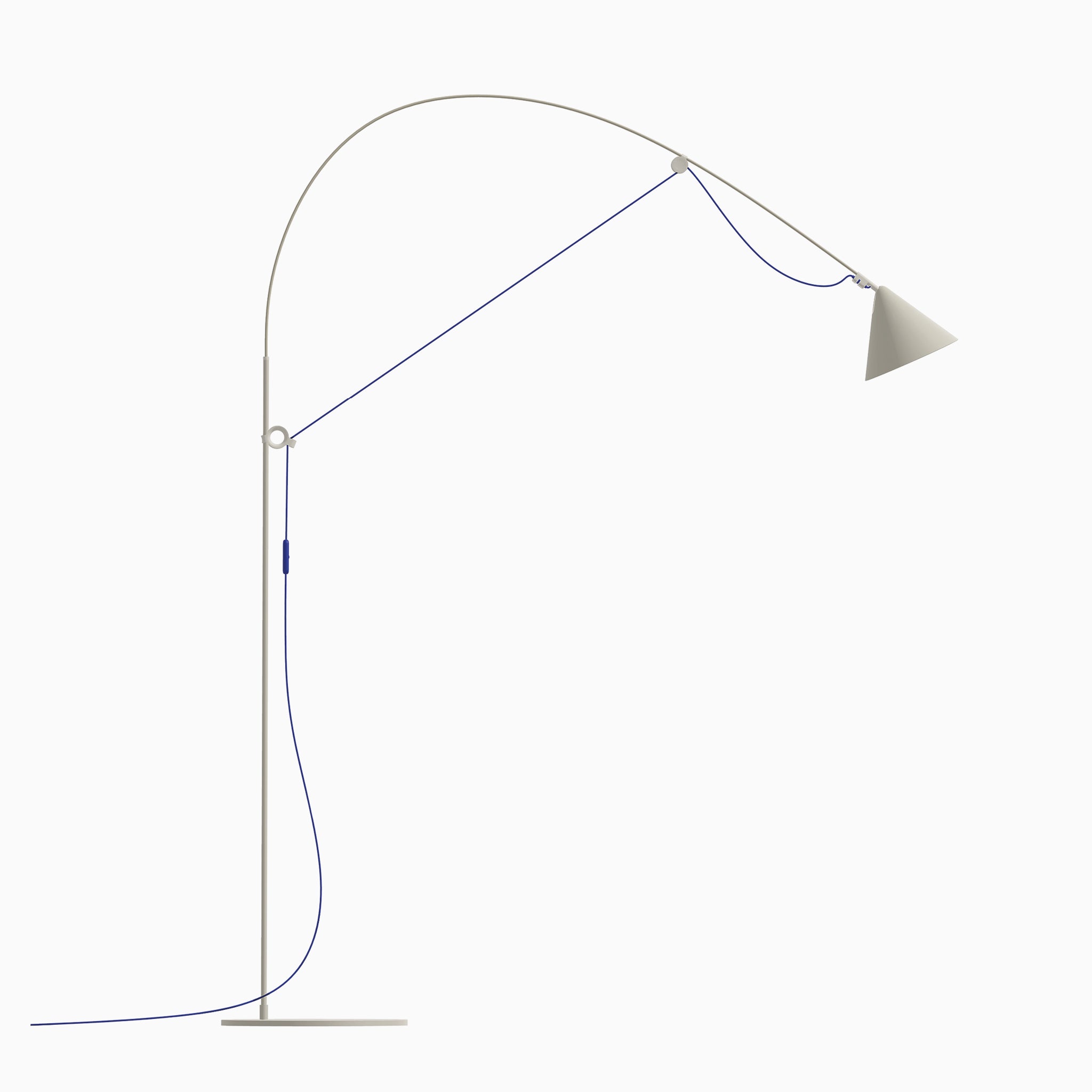 Side profile of the Midgard Ayno L floor lamp in silk grey with new ultramarin cable, emphasizing its arched and adjustable form
