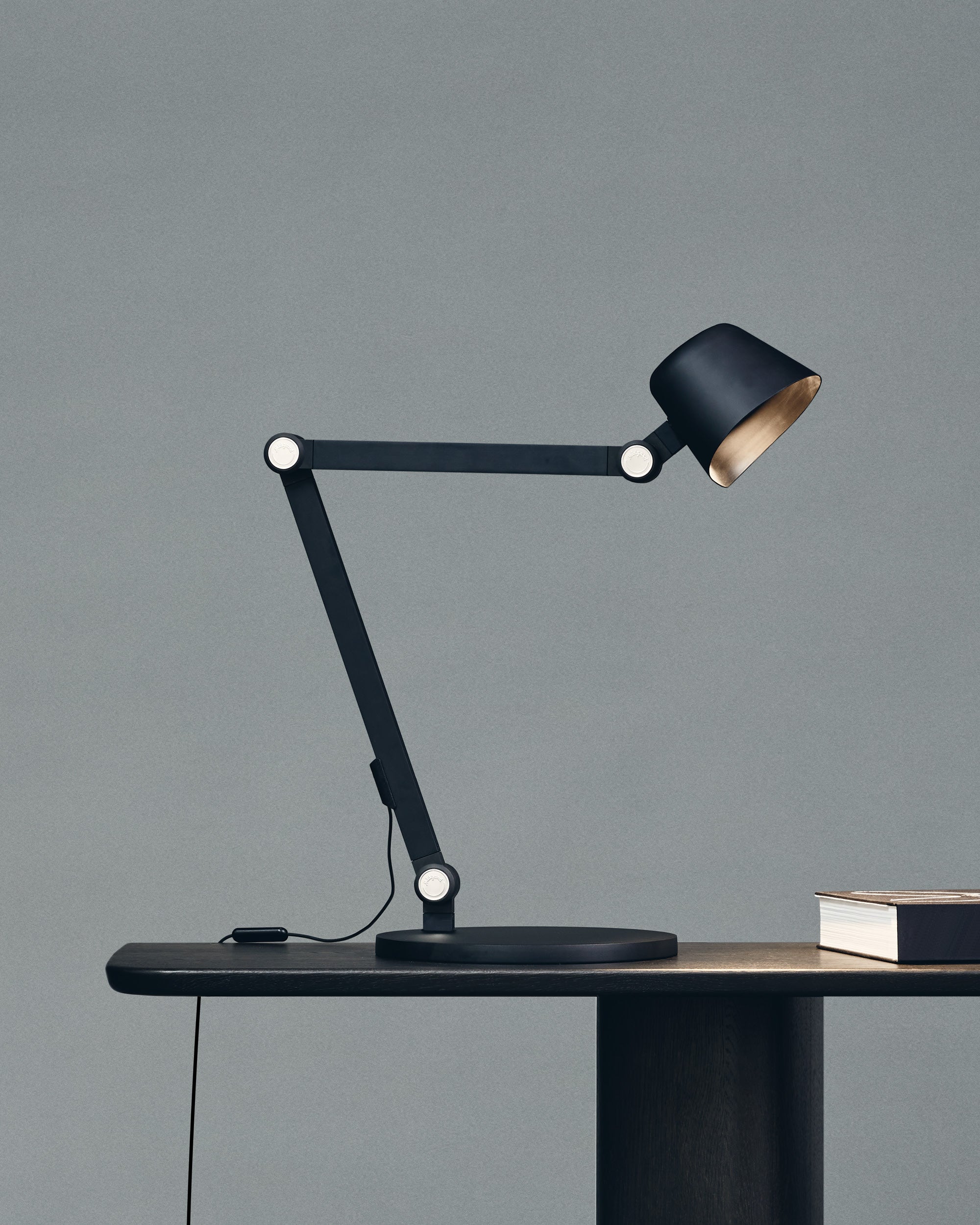 Midgard Modular NEO LED table lamp with articulated arms and rotatable lampshade based on the historic Bauhaus lighting principle