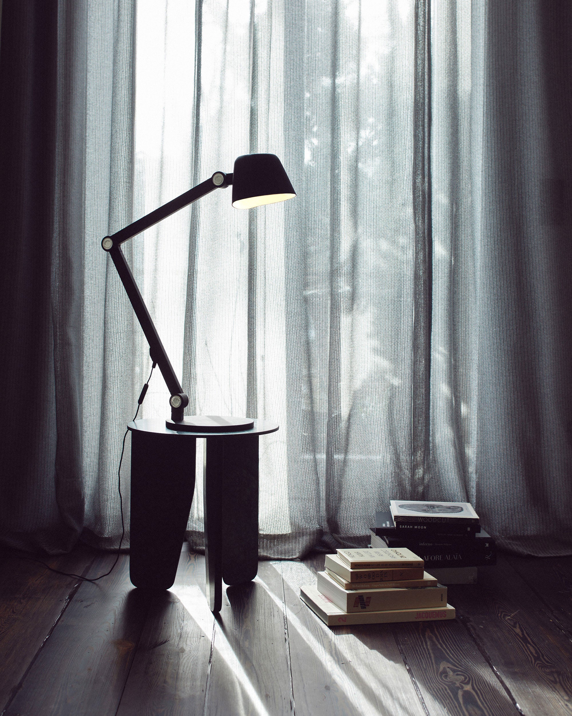 Midgard Modular NEO Bauhaus LED table lamp in a contemporary interior