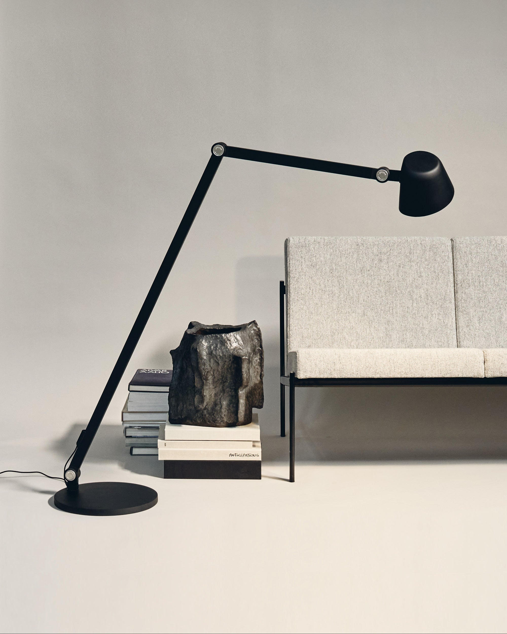 Midgard Modular NEO Bauhaus LED floor lamp with articulated arms and rotatable lampshade