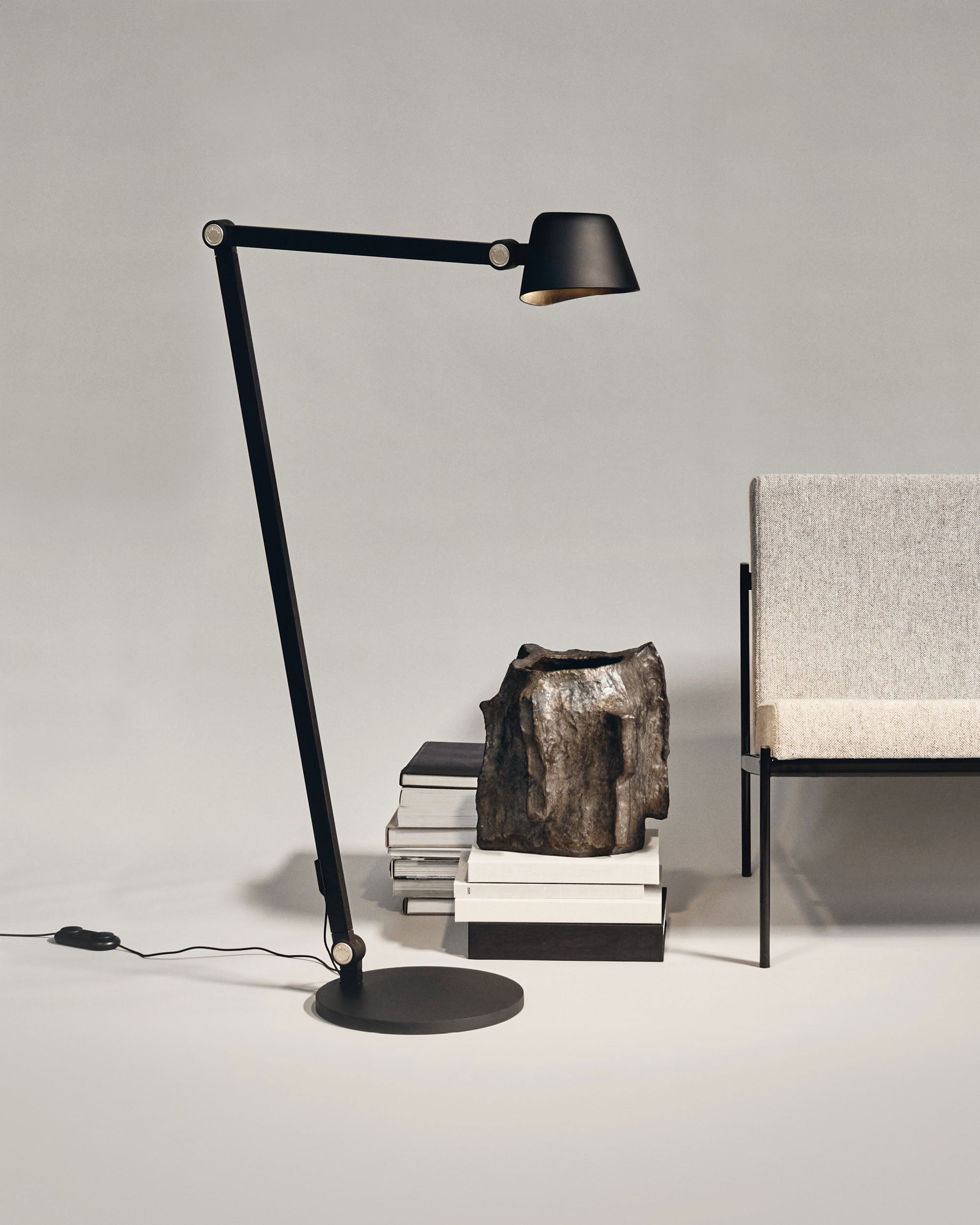 Midgard Modular NEO LED floor lamp in side view showing its adjustable articulated construction