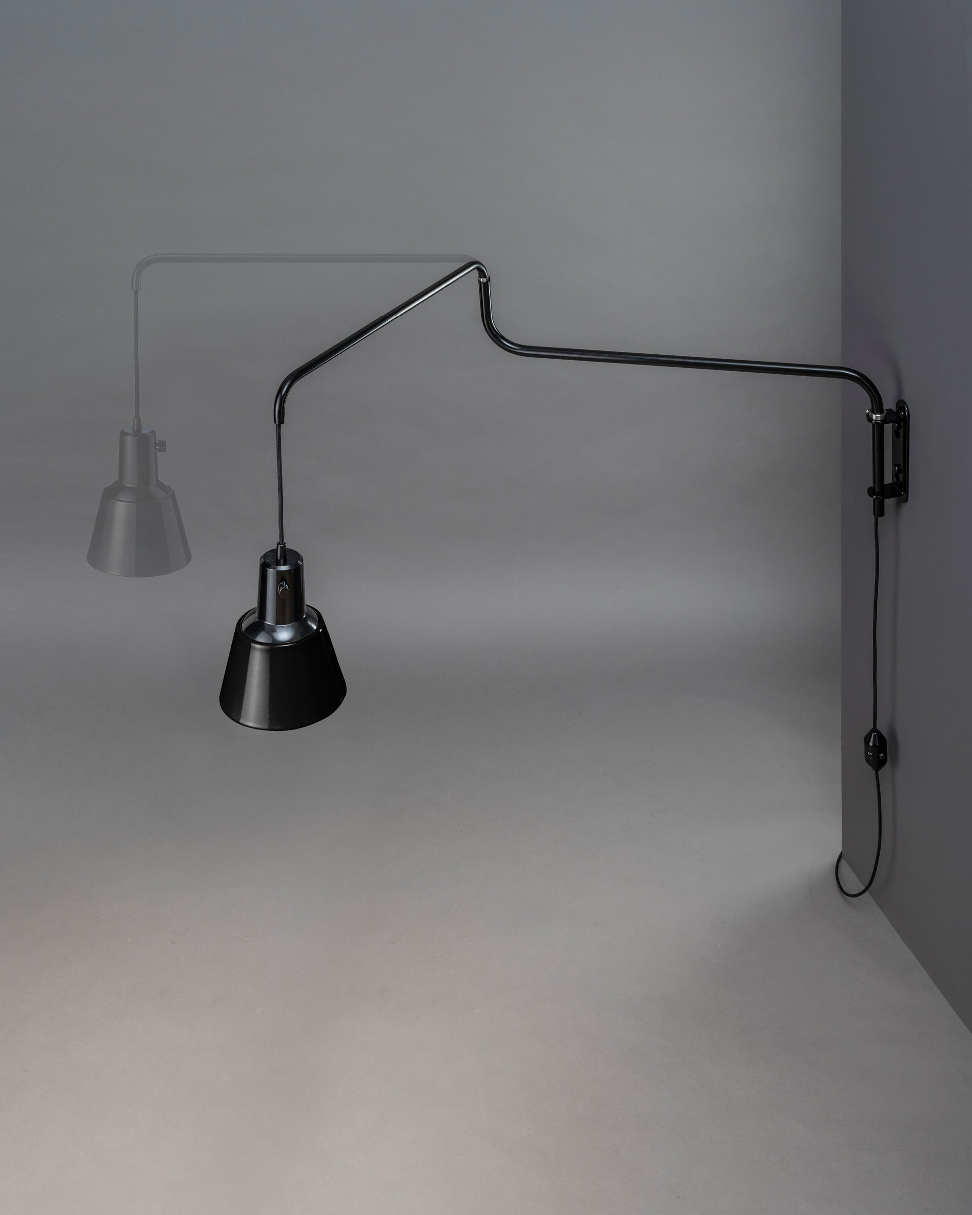 K830 wall by Midgard with freely rotating arms stepless height adjustment and a generous projection of up to 124 cm