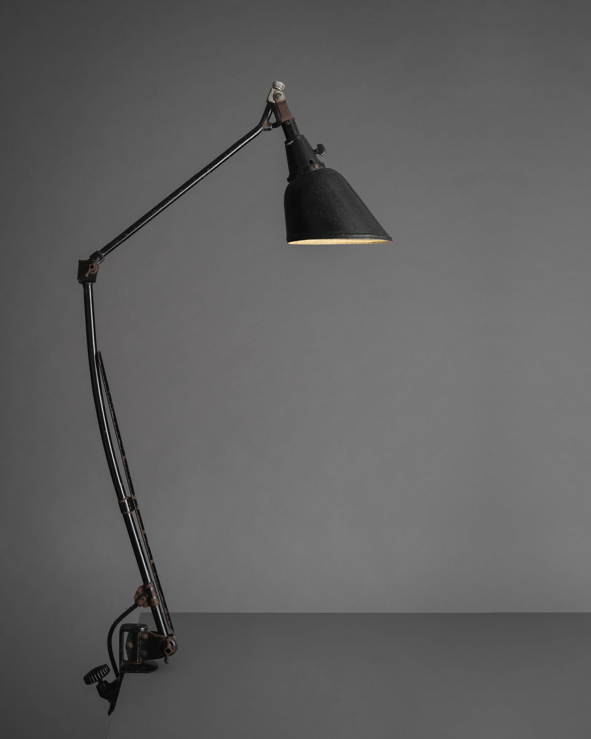 Midgard TYP 114 adjustable lamp designed by Curt Fischer in 1927 showing the development of the articulated lighting principle