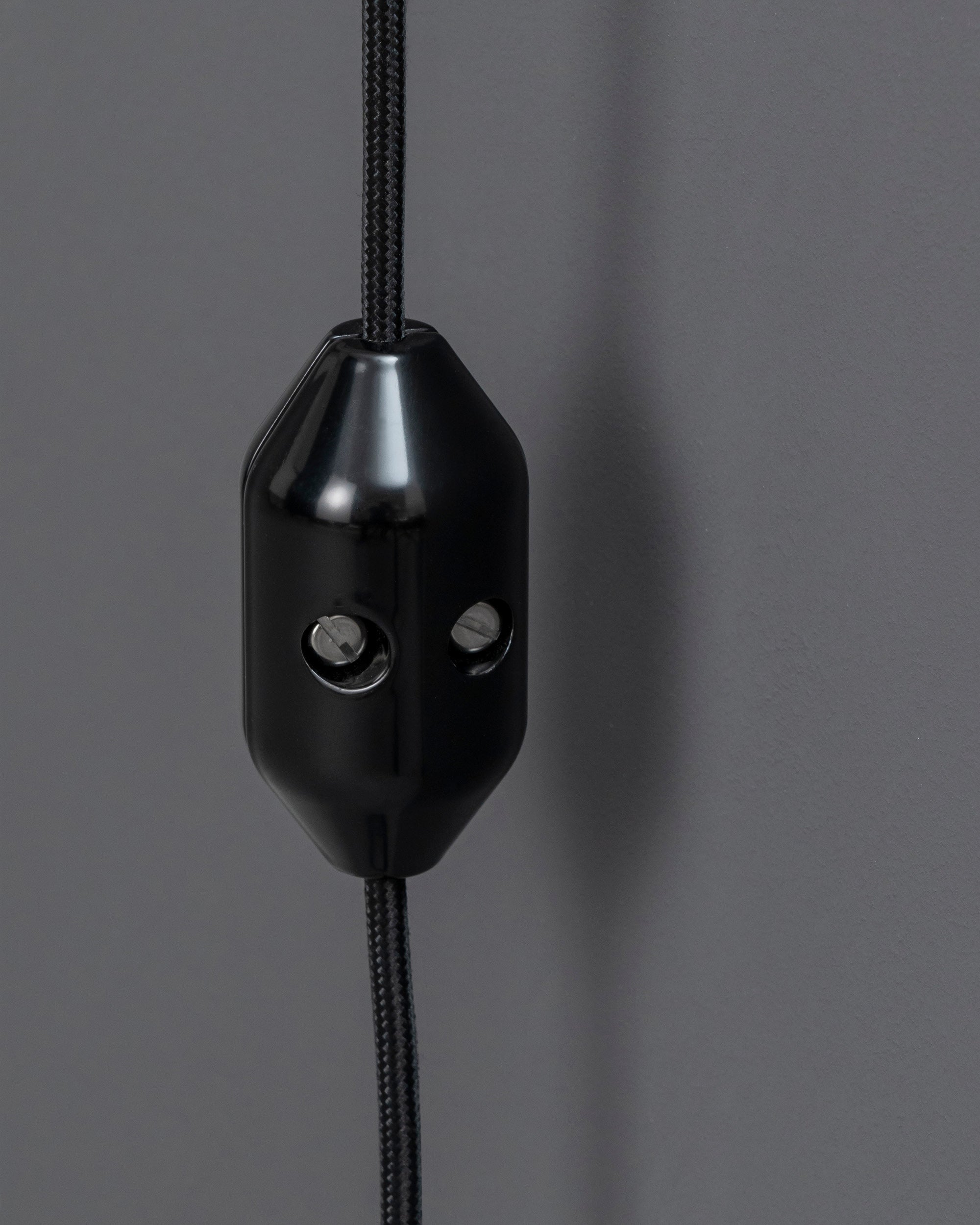 K830 wall counterweight and textile cable by Midgard enabling continuous adjustment of the lamp height