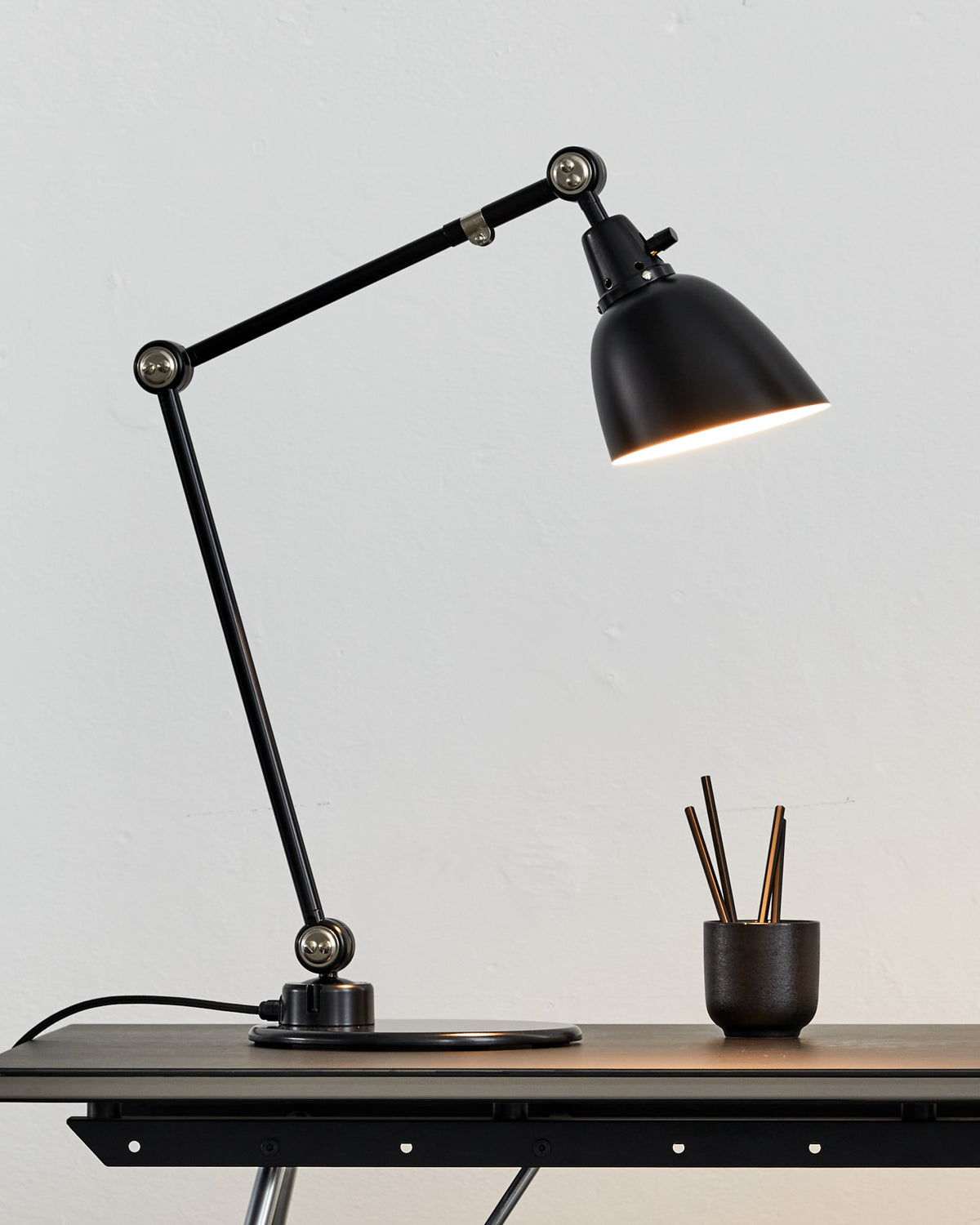 Midgard Modular TYP 551 table lamp from the 1930s with articulated arms and adjustable lampshade