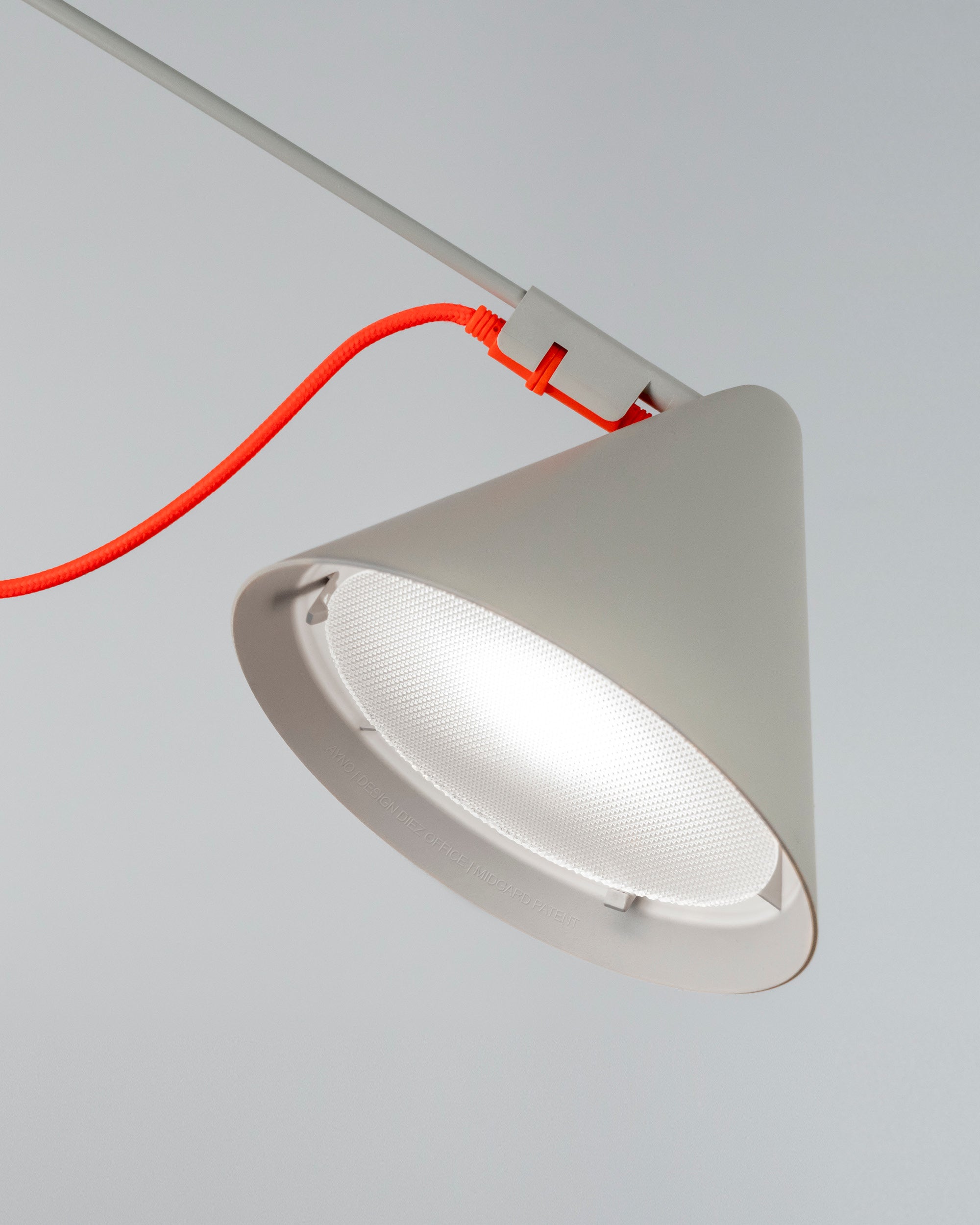 Adjustable lampshade of the Midgard AYNO S table lamp in silk grey