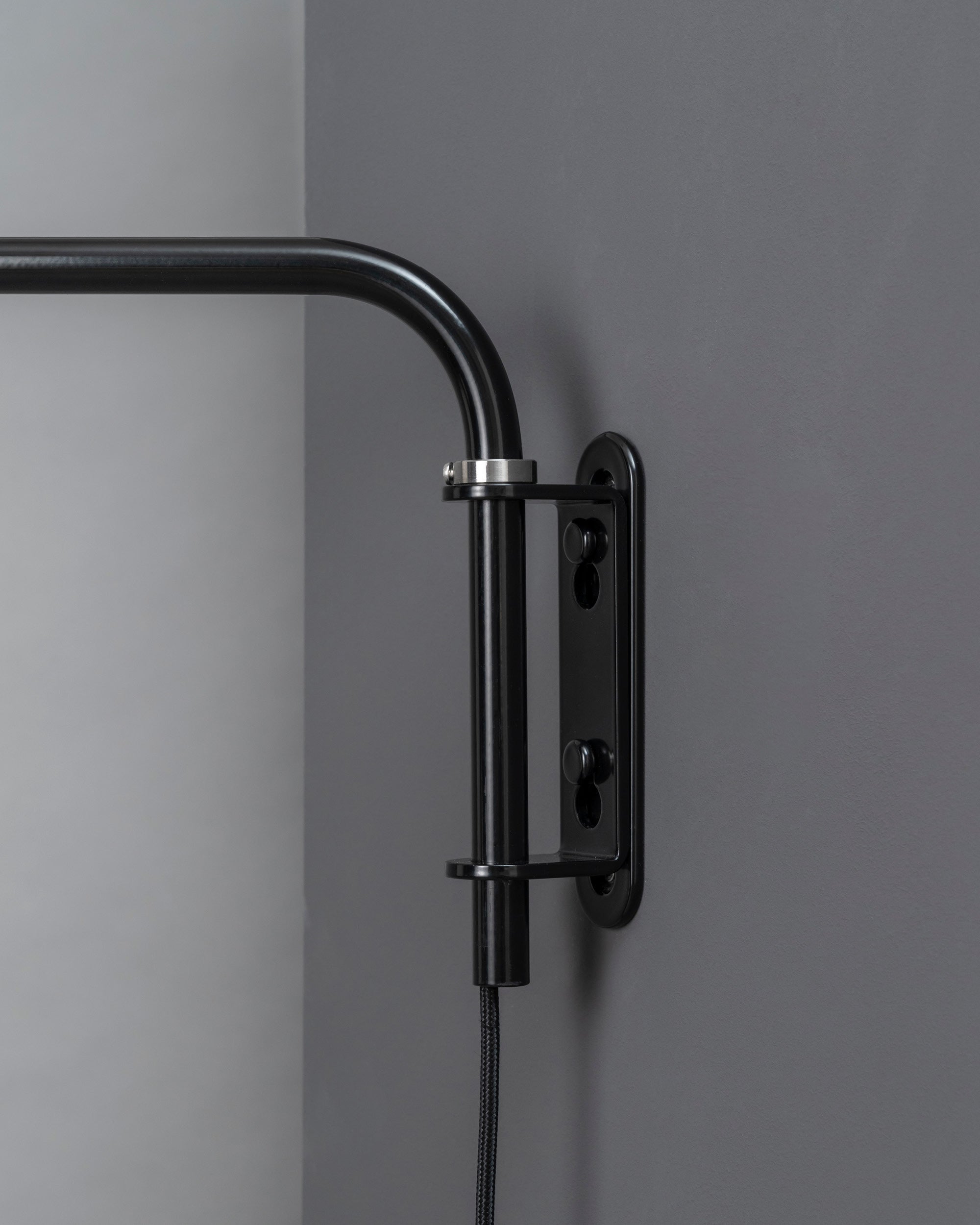 K830 wall by Midgard showing the rotating tubular steel arm construction originating from the Bauhaus period