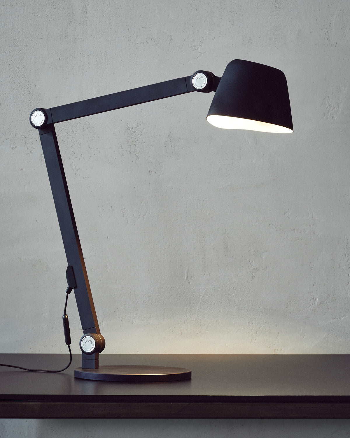 Midgard Modular NEO table lamp with articulated arms patented joints, exchangeable LED unit and adjustable lampshade