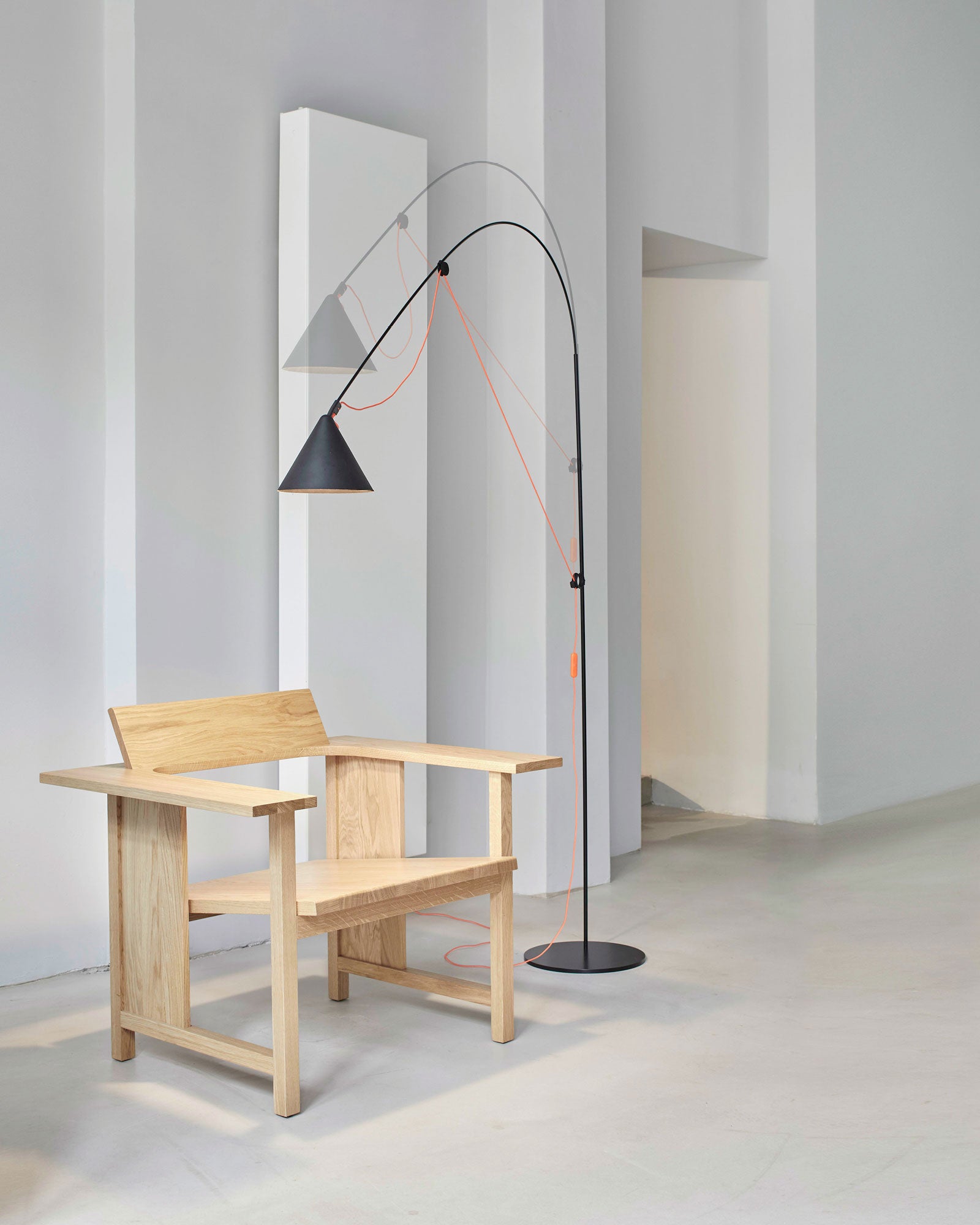 AYNO L Floor Lamp, black – Stefan Diez | Midgard Licht
