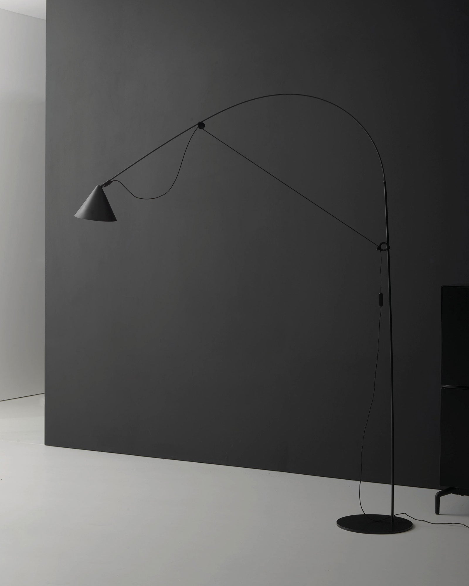 Midgard AYNO L floor lamp in front of black background