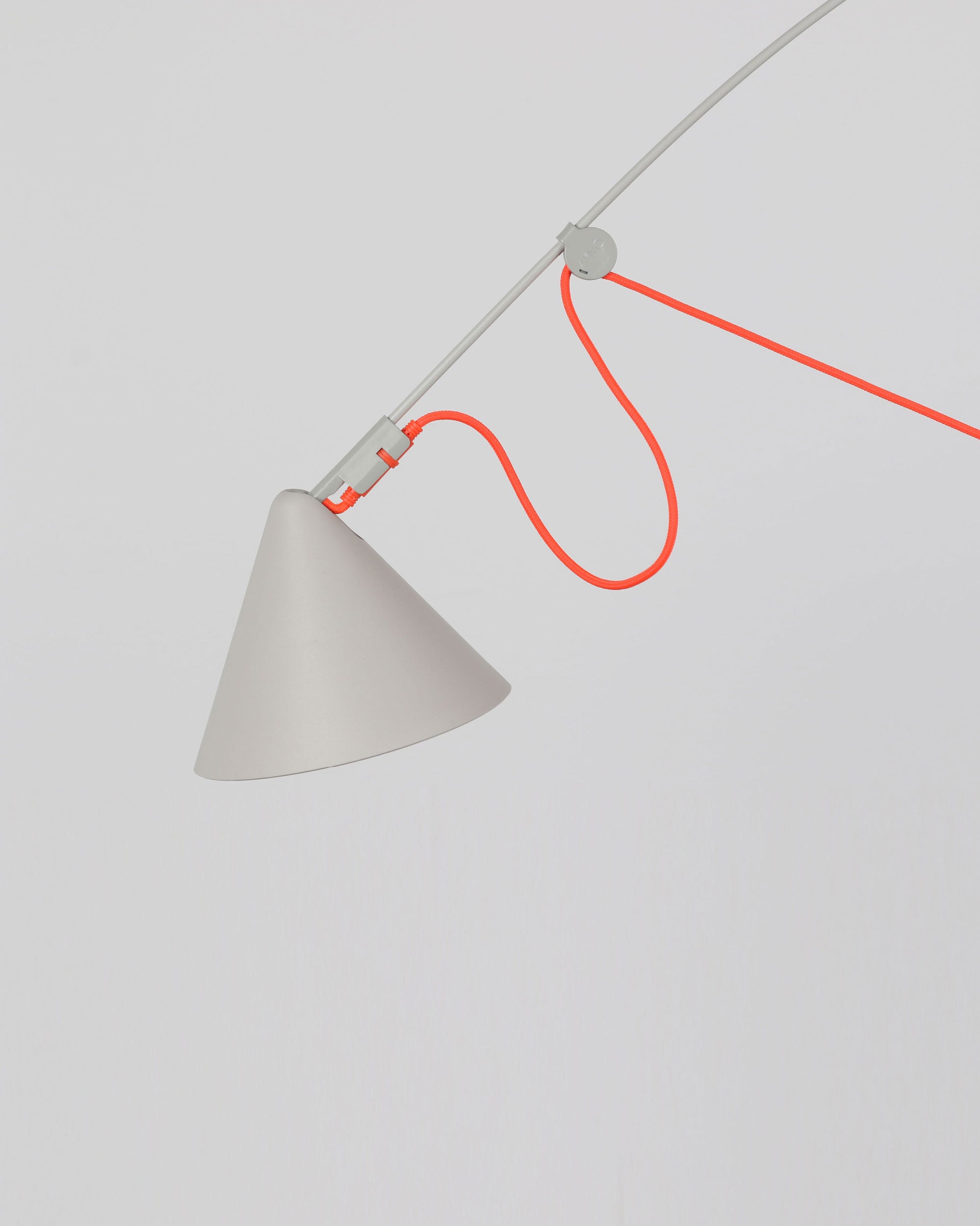 Adjustable lampshade of the Midgard AYNO L floor lamp in silk grey with neon orange textile cable