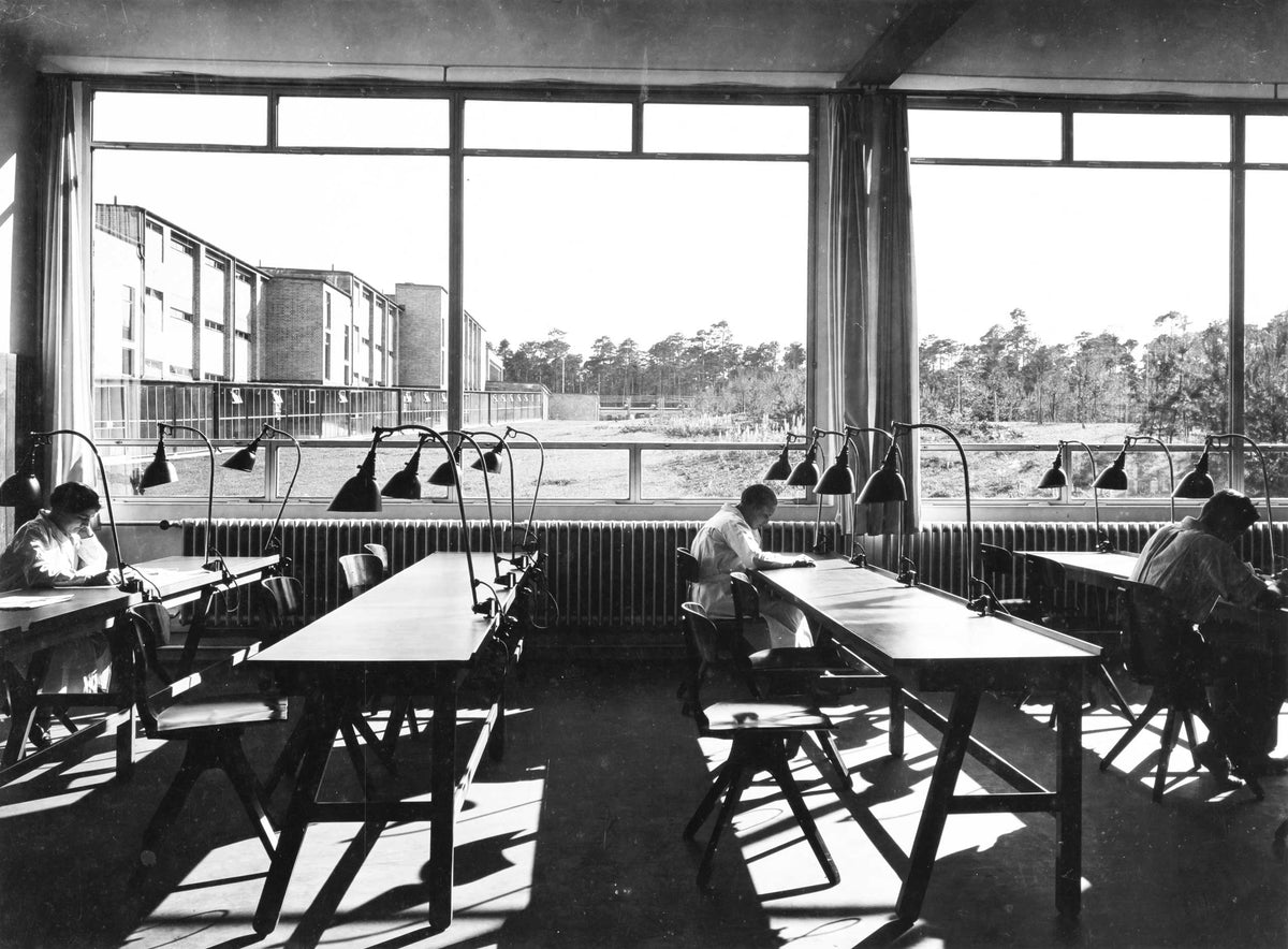 Historic photograph of Midgard TYP 113 Bauhaus task lamps in the reading room of the ADGB Trade Union School in Dessau. The building was designed by Hannes Meyer and Hans Wittwer at the Bauhaus, where Midgard luminaires were specified throughout the project.
