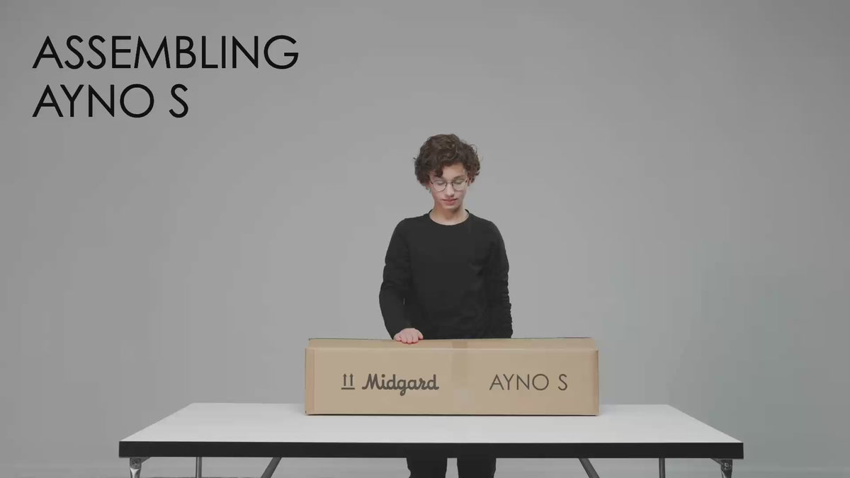 Step-by-step video instructions for assembling the AYNO S table lamp by Stefan Diez for Midgard, including unpacking, assembly and setup.